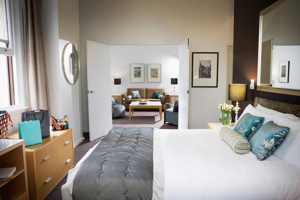 Treasury On Collins Hotel Melbourne Room photo